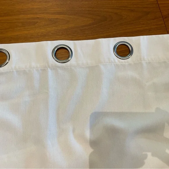 Pottery Barn Outdoor Grommet Ridea, 50 x 96 inches/ 127 x 243 cm. Never used. - Picture 4 of 10